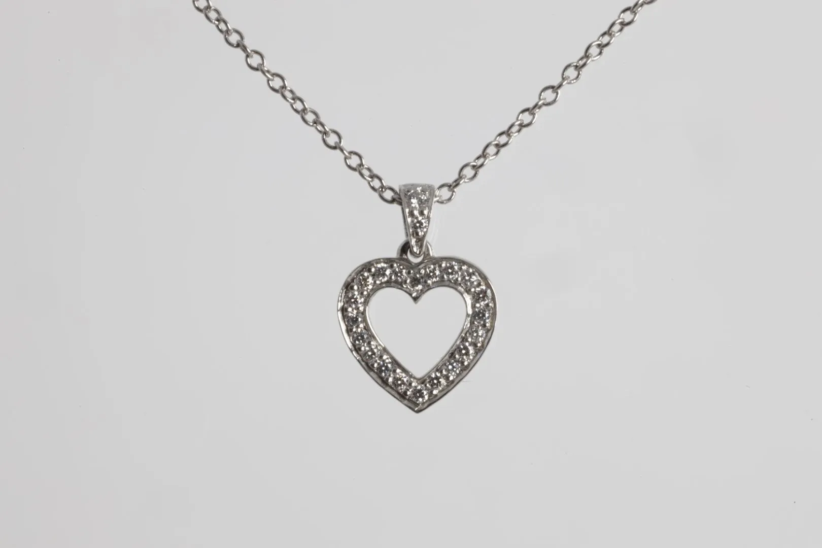 16” Tiffany & Co. 950 Platinum 0.005tcw Diamond Heart Necklace (2.90g.)