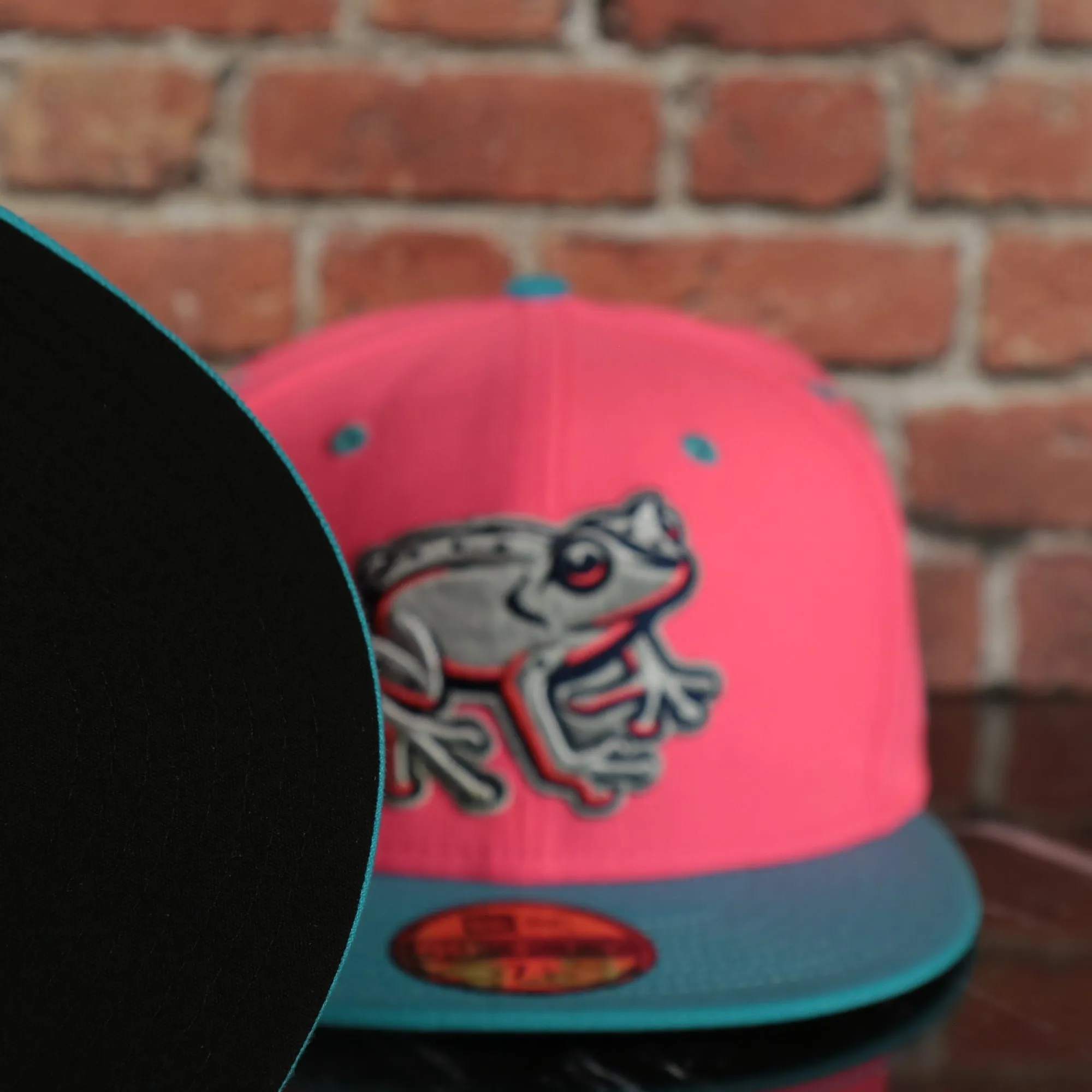 Lehigh Valley Ironpigs Coqui Copa De La Diversion 2023 Two-Tone Black Bottom 59Fifty Fitted Cap | Pink/Blue 5950