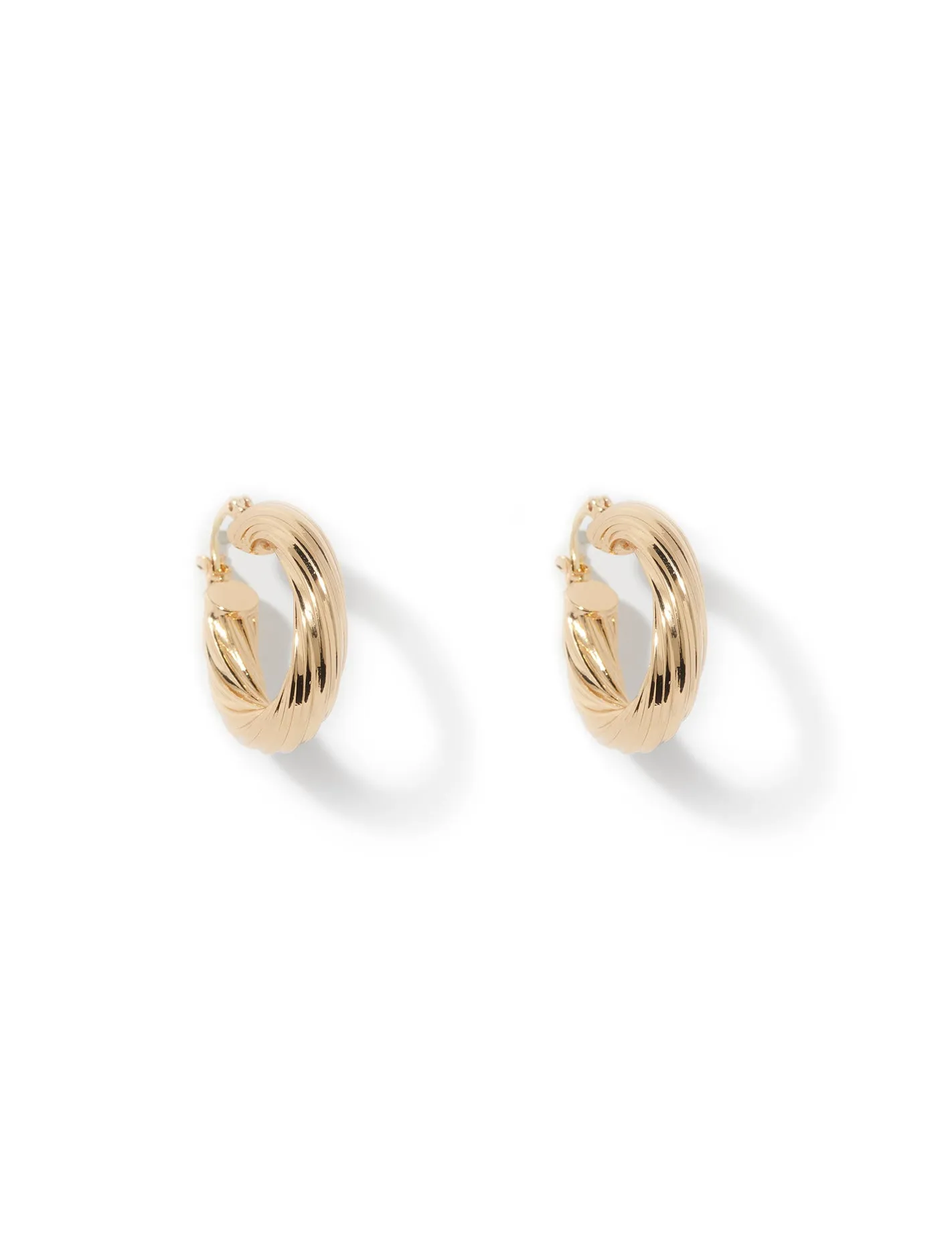 Tabby Twist Oval Hoop Earrings