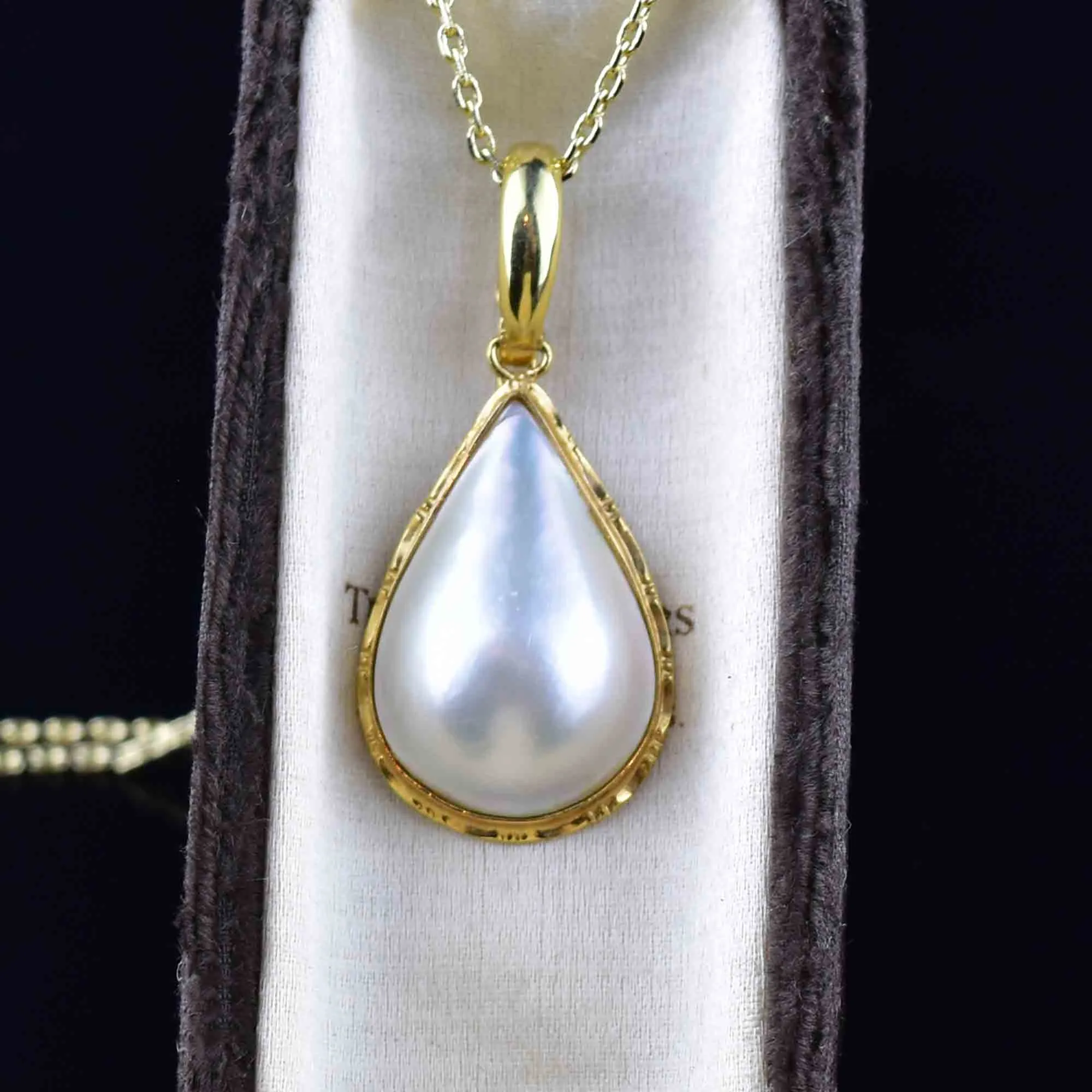 Vintage 14K Gold Baroque Mother of Pearl Pendant Necklace