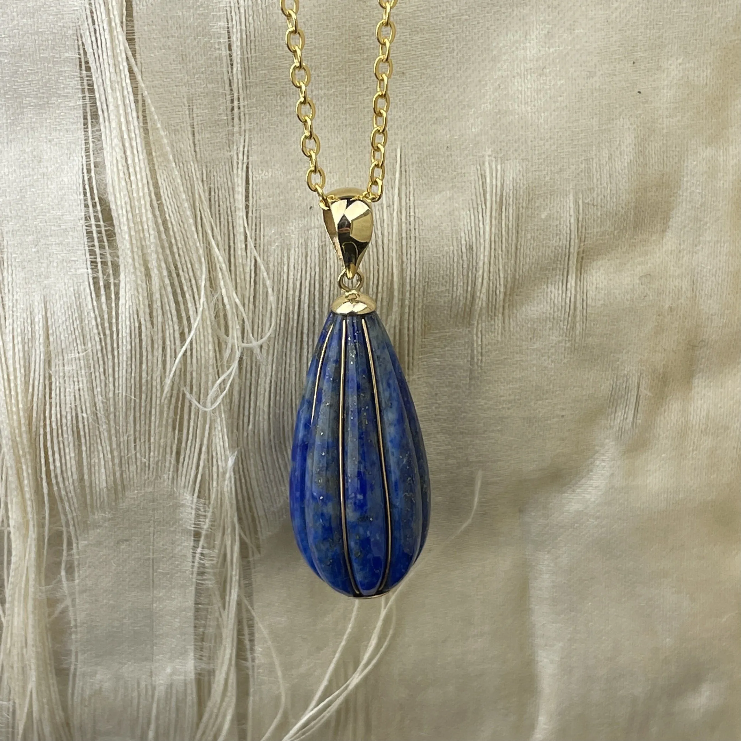 Vintage 14K Gold Lapis Lazuli Teardrop Pendant Necklace